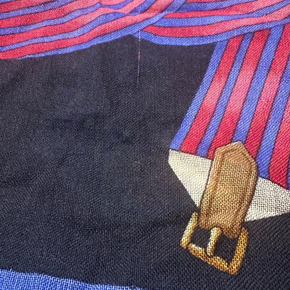 Beautiful Details 38x38 Ralph Lauren Scarf. - Picture 5 of 5